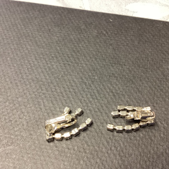 RHINESTONE ESRRING SET. MOMS COLLECTIONS. BLING ๐๐๐๐ - Picture 9 of 12